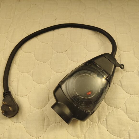 24 Hour Mechanical Outdoor Timer Outlet, Outdoor Timer for Lights or Garden - Picture 1 of 4